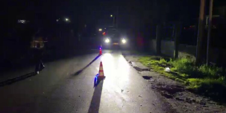 Aksident i rëndë në Fier, dy këmbësorë lëndohen nga makina.