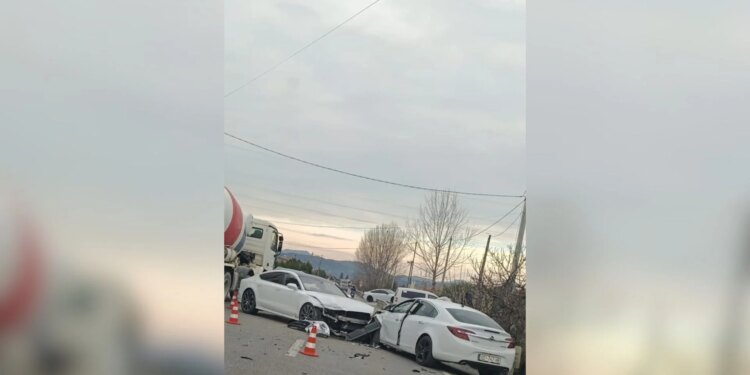 Aksident në unazën e Cërrikut, dy automjete bien në përplasje, dy të plagosur.