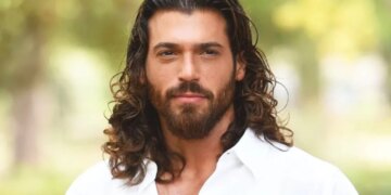 Aktori i njohur turk arrestohet në Stamboll pas kapjes gjatë përdorimit të drogës në një klub nate.