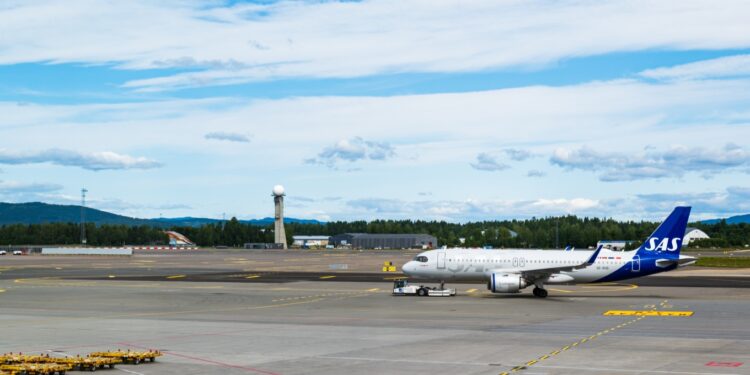 Alarm në Aeroportin e Oslos, mbyllet një pistë fluturimesh për shkak të një droni të evidentuar.