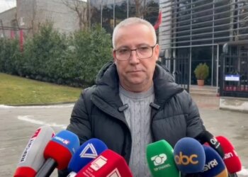 Apeli vendosi 'arrest shtëpie' për tre të dyshuarit në ngjarjen e vrasjes së Martin Çeços, thotë avokati: 'Antikushtetuese! Afati i paraburgimit ka përfunduar, gjykata duhej të…'