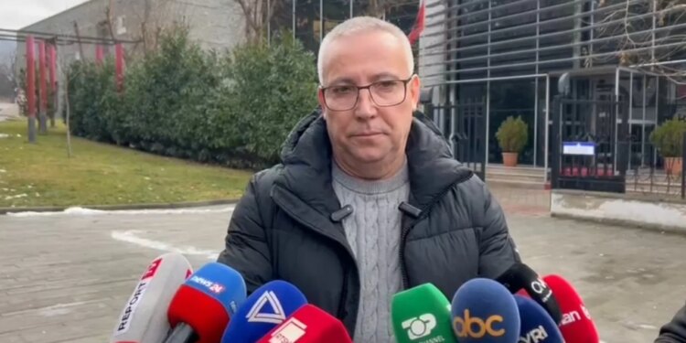 Apeli vendosi 'arrest shtëpie' për tre të dyshuarit në ngjarjen e vrasjes së Martin Çeços, thotë avokati: 'Antikushtetuese! Afati i paraburgimit ka përfunduar, gjykata duhej të…'