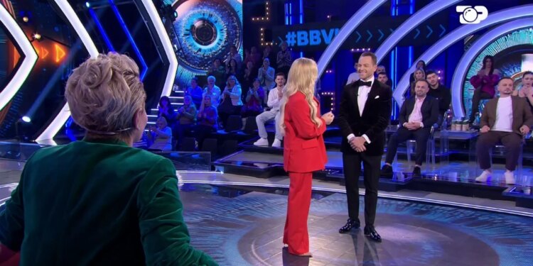 Arbri niset për një ‘mision’ në Amerikë, ndërsa Alketa Vejsiu e zëvendëson: Po të kisha mbetur në Top Channel...