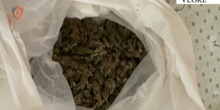 Arrestohet 35-vjeçari për shpërndarje të lëndëve narkotike në Vlorë