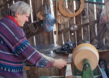 Artizani i Librazhdit, Gani Çepi, punon me dru për më shumë se 40 vjet, fillim i tij nga programet e jashtme.