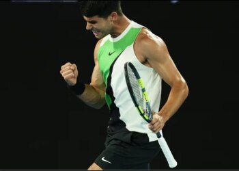 Australian Open fillon, Alcaraz dhe Zverev sigurojnë kualifikimin, ndërsa Venus Williams eliminohet shpejt për shkak të moshës.