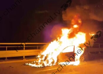 Automjeti përfshihet nga zjarri në segmentin Elbasan-Tiranë, informacionet e para.