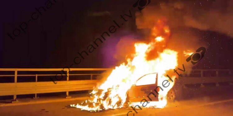 Automjeti përfshihet nga zjarri në segmentin Elbasan-Tiranë, informacionet e para.