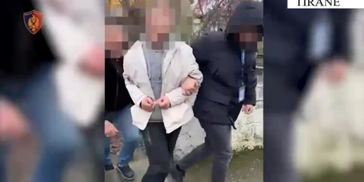 Autori i grabitjes së marketit në Yzberisht kapet pas vjedhjes me dhunë të parave, duke terrorizuar shitësen.