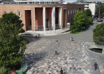 “Banka e Zhvillimit, një burim për rrezikun fiskal”, FMN: Nevojitet një kuadër i fuqishëm qeverisës, ekspertët: Të merret si model praktika e vendeve të tjera.