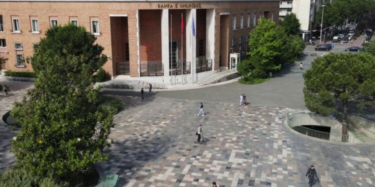 “Banka e Zhvillimit, një burim për rrezikun fiskal”, FMN: Nevojitet një kuadër i fuqishëm qeverisës, ekspertët: Të merret si model praktika e vendeve të tjera.