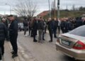 Banorët e Fushë-Krujës protestojnë për dëmtimet në rrugë nga kamionët