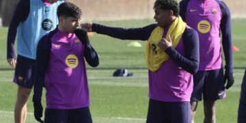 Barcelona bën përgatitjet e fundit për derbin, Yamal merr pjesë në stërvitjen e fundit të ekipit.