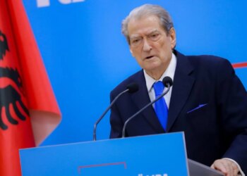 Berisha para protestës së opozitës: Qytetarët do ta japin mësimin e duhur Qeverisë, Rama të mbetet në zyrë nëse e ka burrërinë.