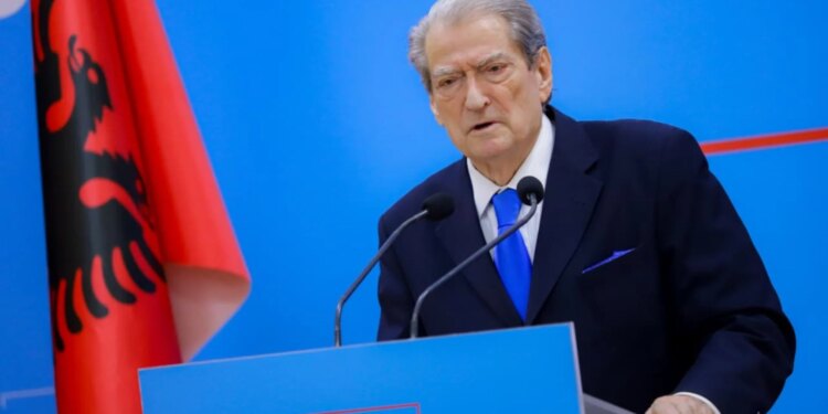 Berisha para protestës së opozitës: Qytetarët do ta japin mësimin e duhur Qeverisë, Rama të mbetet në zyrë nëse e ka burrërinë.