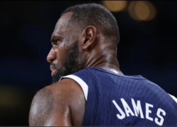 Bie nga titulli: LeBron James nuk do të jetë titullar në NBA All Star Game pas 21 vitesh.