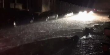 Bllokohet aksi Gjirokastër-Kakavijë, ndërsa rruga që lidh fshatin Valare bëhet e papërshkueshme. Ndërpritet aktiviteti mësimor.