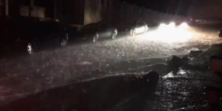 Bllokohet aksi Gjirokastër-Kakavijë, ndërsa rruga që lidh fshatin Valare bëhet e papërshkueshme. Ndërpritet aktiviteti mësimor.