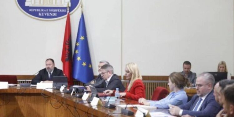 Bojkoti i PD-së, propozimi i PS-së për Reformën Territoriale zbulon se maxhoranca fiton shumicën dhe udhëheqjen e Komisionit.