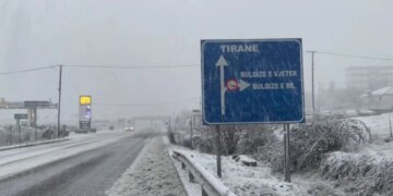 Bora e dendur në Bulqizë komplikon qarkullimin rrugor