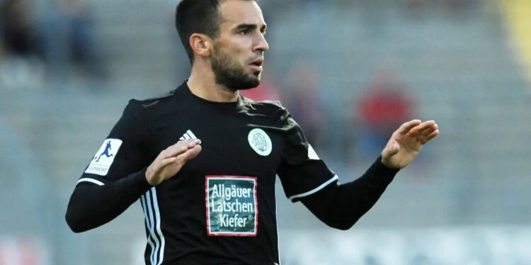 Bota e futbollit në pikëllim, ndërron jetë ish-futbollisti francez pas një përballjeje me kancerin në moshën 42-vjeçare.