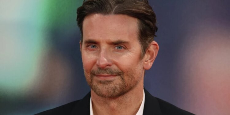 Bradley Cooper refuzon akuzat për ndërhyrje plastike: "Kjo është absurd"