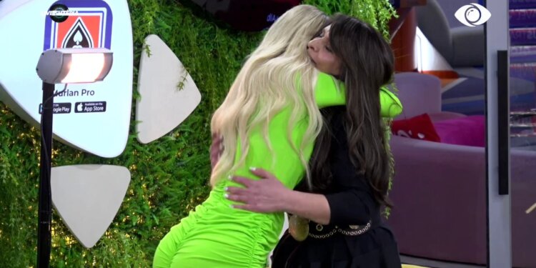 Brikenë emocionohet thellë pas takimit me nënën e saj, ndërsa Mateo e lut atë për falje.