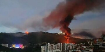 Ceremonia ushtarake në Havana për trupat e 32 kubanëve të vrarë në Venezuelë
