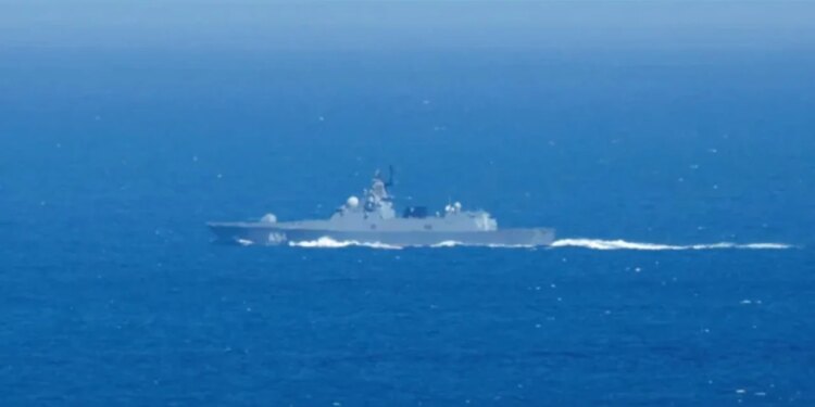 Çfarë po ndodh në Atlantik? Rusia dërgon anije luftarake për të mbrojtur një tanker të naftës venezueliane, i ndjekur nga SHBA.