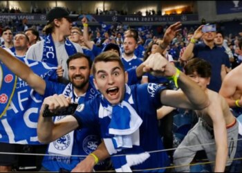 Chelsea denoncon: Dy tifozë të lënduar në Napoli