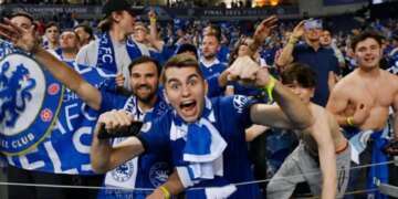 Chelsea denoncon: Dy tifozë të lënduar në Napoli