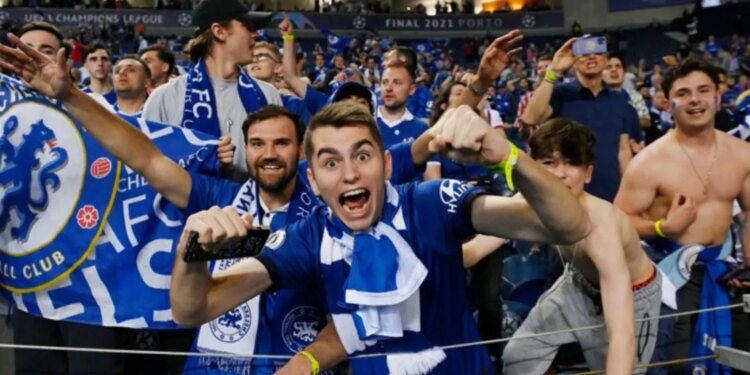 Chelsea denoncon: Dy tifozë të lënduar në Napoli