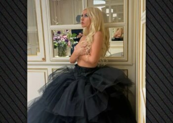 Christina Aguilera ndan imazhe nudo në Instagram.