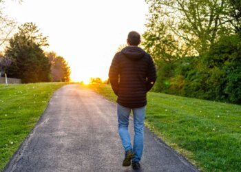 Cila është sasia e minutave të ecjes çdo ditë që mund t'ju shtojë një vit jetë?