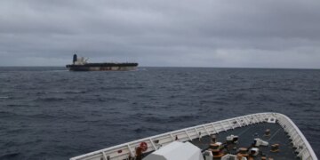 Cisterna e sekuestruar nga SHBA, reagimi i fortë i Rusisë: Askush nuk ka të drejtë të përdorë forcë ndaj anijeve të tjera.