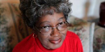 Claudette Colvin, një figurë e rëndësishme në luftën kundër ndarjes racore në Shtetet e Bashkuara, ka ndërruar jetë në moshën 86 vjeçare.