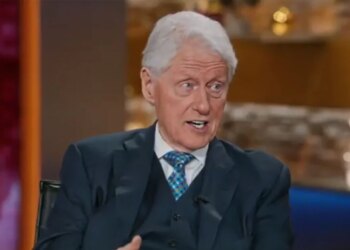 Clinton inkurajon amerikanët të shprehin mendimet e tyre pas vrasjeve në Minneapolis, ish-presidenti kritikon gënjeshtrat e administratës Trump.