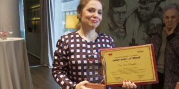 Çmimet Kombëtare të Letërsisë shpallen, me veprën më të mirë të njohur “Epope Intime” nga shkrimtarja e migrimit Enit Karafili.
