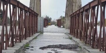 Dalja e lumit Vjosa nga shtrati, niveli i ujit tejkalon urën e vjetër të Mifolit