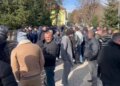 Dëmet e përmbytjeve në sektorin bujqësor, fermerët protestojnë para bashkisë së Maliqit: Apelojmë për dëmshpërblim!