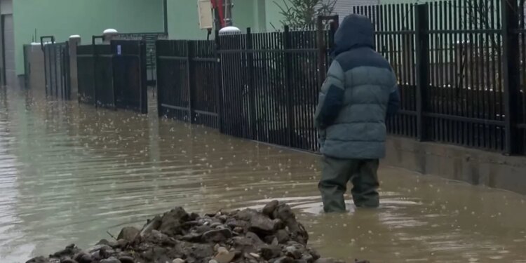 Dëmet e shkaktuara nga përmbytjet, shtëpi dhe biznese të prekura në shumë qytete të Kosovës.