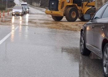 Dherat bien në aksin Gjirokastër-Tepelenë, dy segmente rrugore mbeten të mbyllura