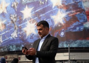 Djali i presidentit iranian bën thirrje për restaurimin e internetit, ndërsa presioni mbi autoritetet rritet pas protestave.