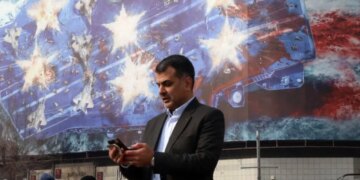 Djali i presidentit iranian bën thirrje për restaurimin e internetit, ndërsa presioni mbi autoritetet rritet pas protestave.