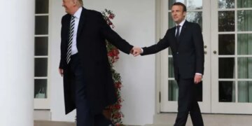 “Donald, të lutem, mos e bëj!” / Trump ironizon Macron, publikon bisedën me presidentin francez: Çfarëdo që të dëshirosh, vetëm…
