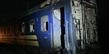 Dronët rusë godasin një tren në Ukrainë, bilanci: tre të vdekur dhe dy të plagosur.