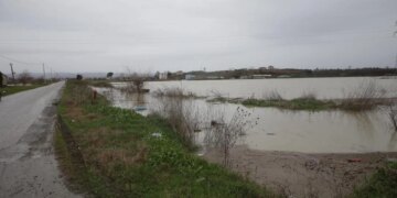 Durrësi përballon përmbytjet si rezultat i reshjeve, ja situata aktuale në qytet.