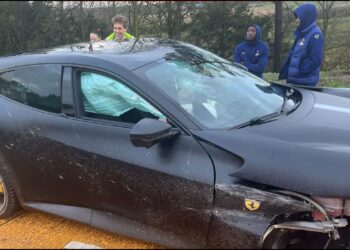 Dy futbollistë të Tottenham shpëtuan pa dëmtime pas një aksidenti rrugor.