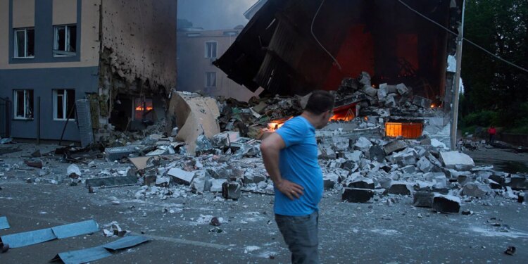 Evropa dhe Shtetet e Bashkuara planifikojnë një program rindërtimi për Ukrainën me vlerë 800 miliardë dollarë, duke përcaktuar një strategji financimi deri në vitin 2040.