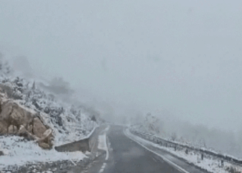 Fillojnë reshjet e borës në qarkun e Kukësit/ Temperaturat arrijnë deri në –16°C, autoritetet paralajmërojnë shoferët për kujdes.